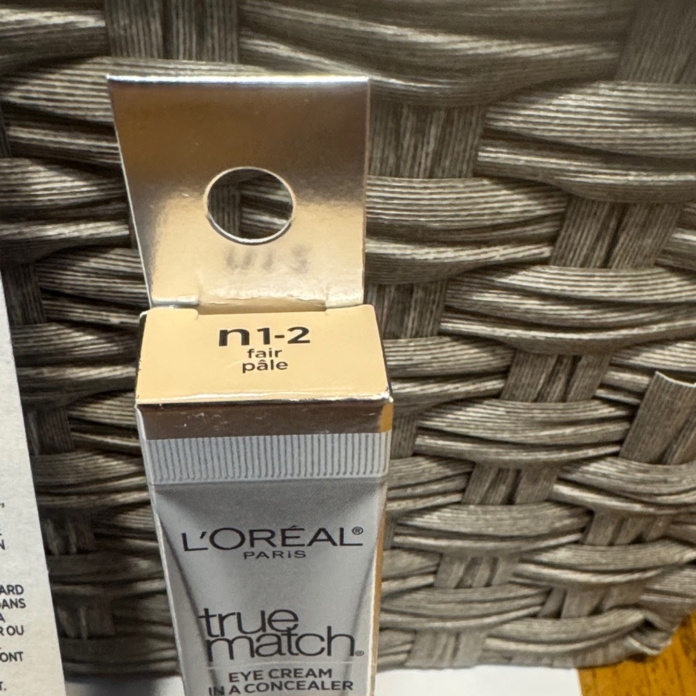 L'Oreal Paris Lash Paradise & Air Volume Mascara Duo and true match concealer - Picture 3 of 3